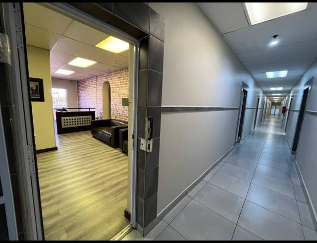 200M² OFFICE TO LET IN PARKLANDS